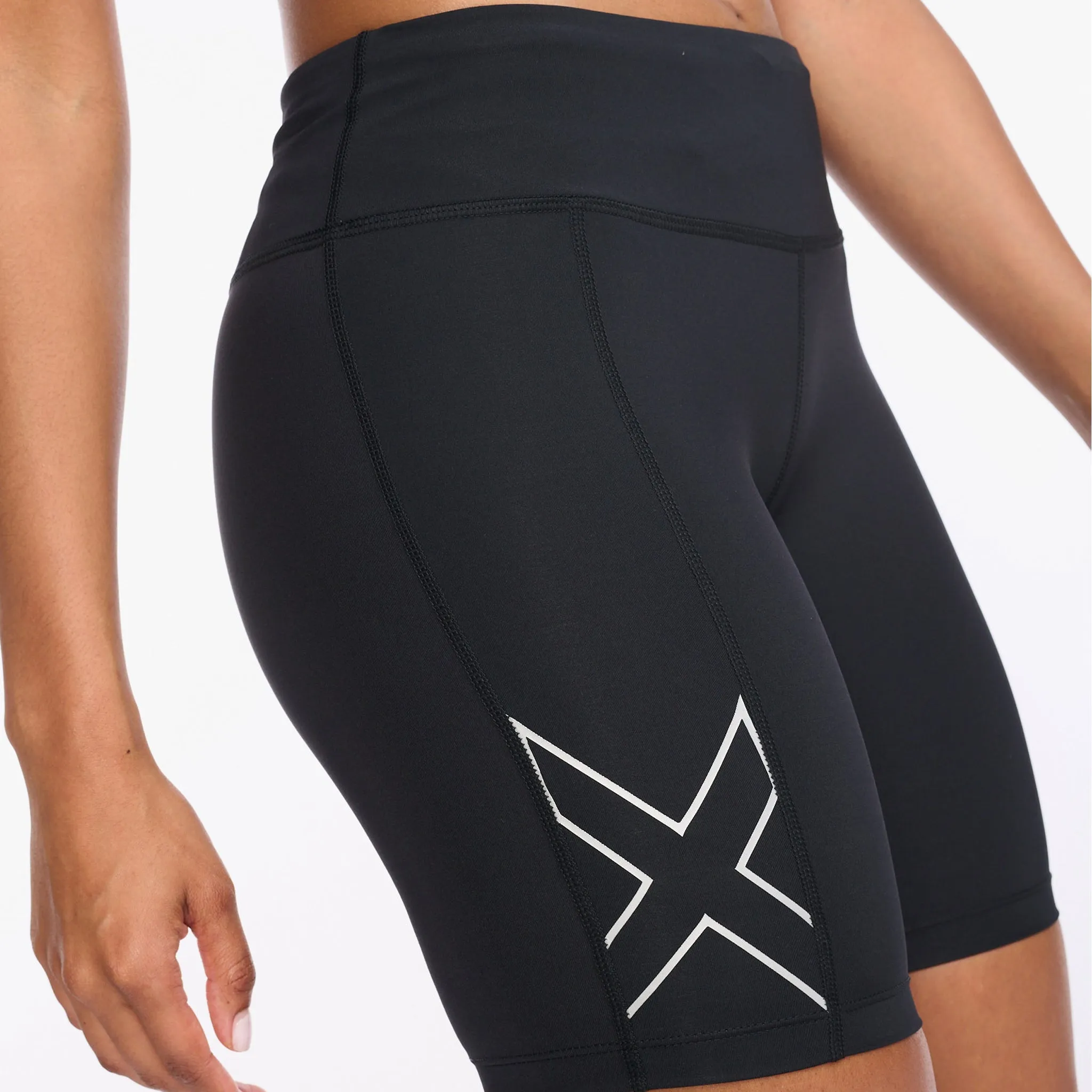 2XU Aero Mid Rise Compression 6 Inch Shorts Women's Black Silver Reflective