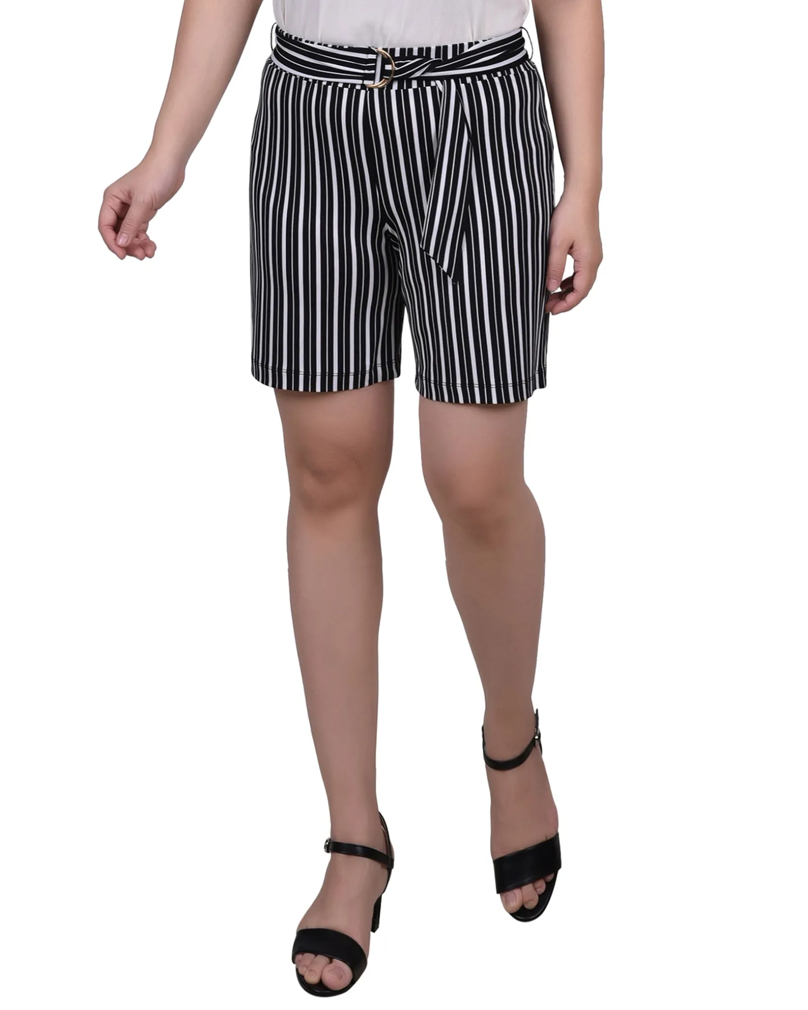 color - fast Petite Shorts With Ring And Belt
