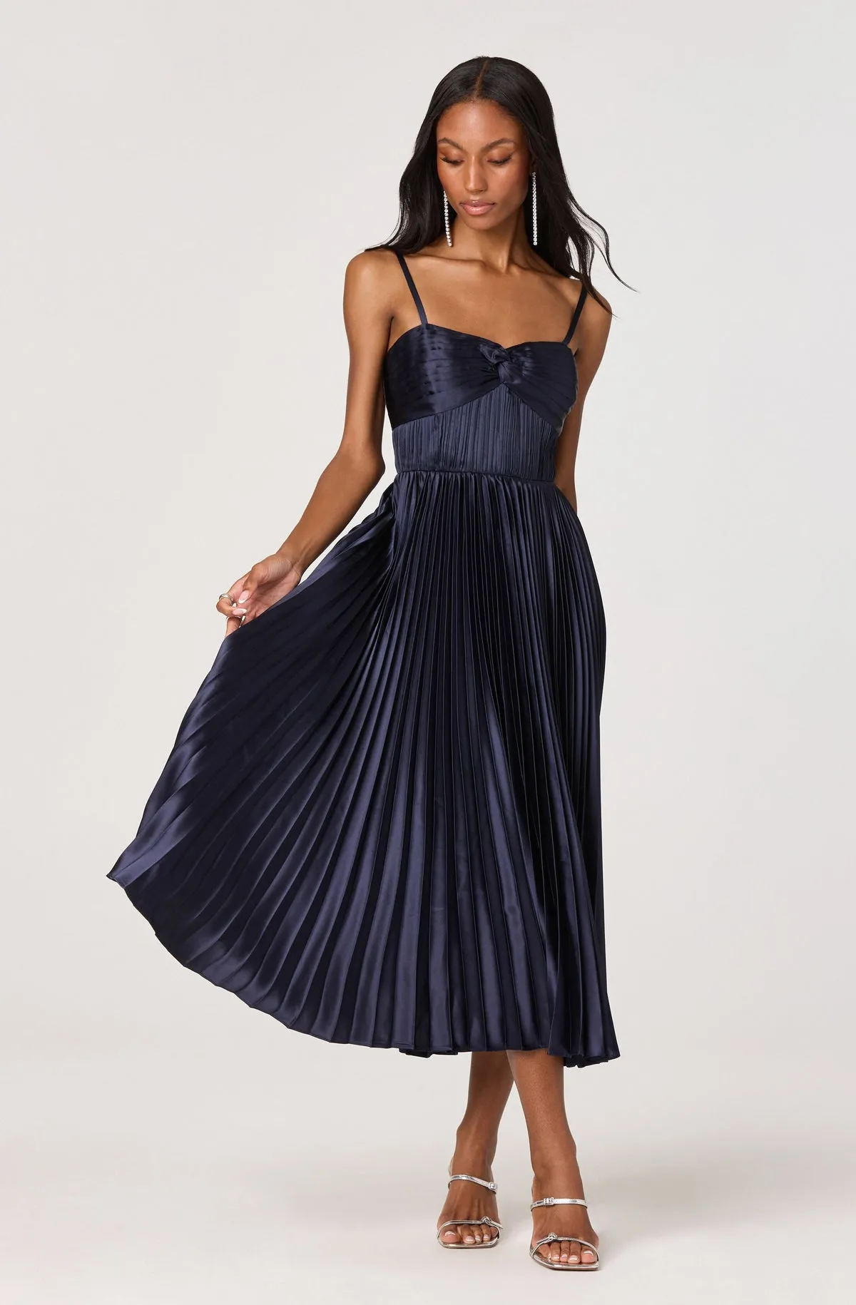 Polished Look Ascella Sweetheart Pleated Midi Dress in Navy