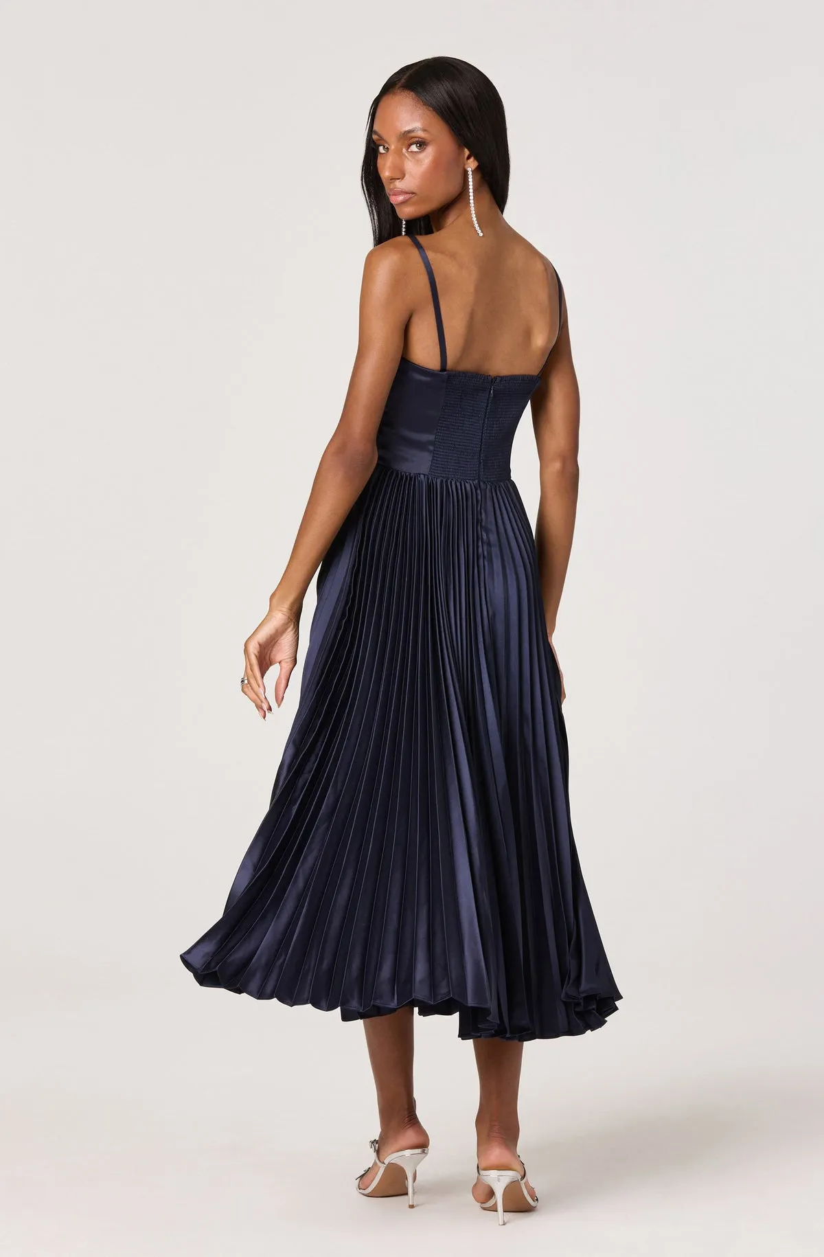 Sister Glow Ascella Sweetheart Pleated Midi Dress in Navy