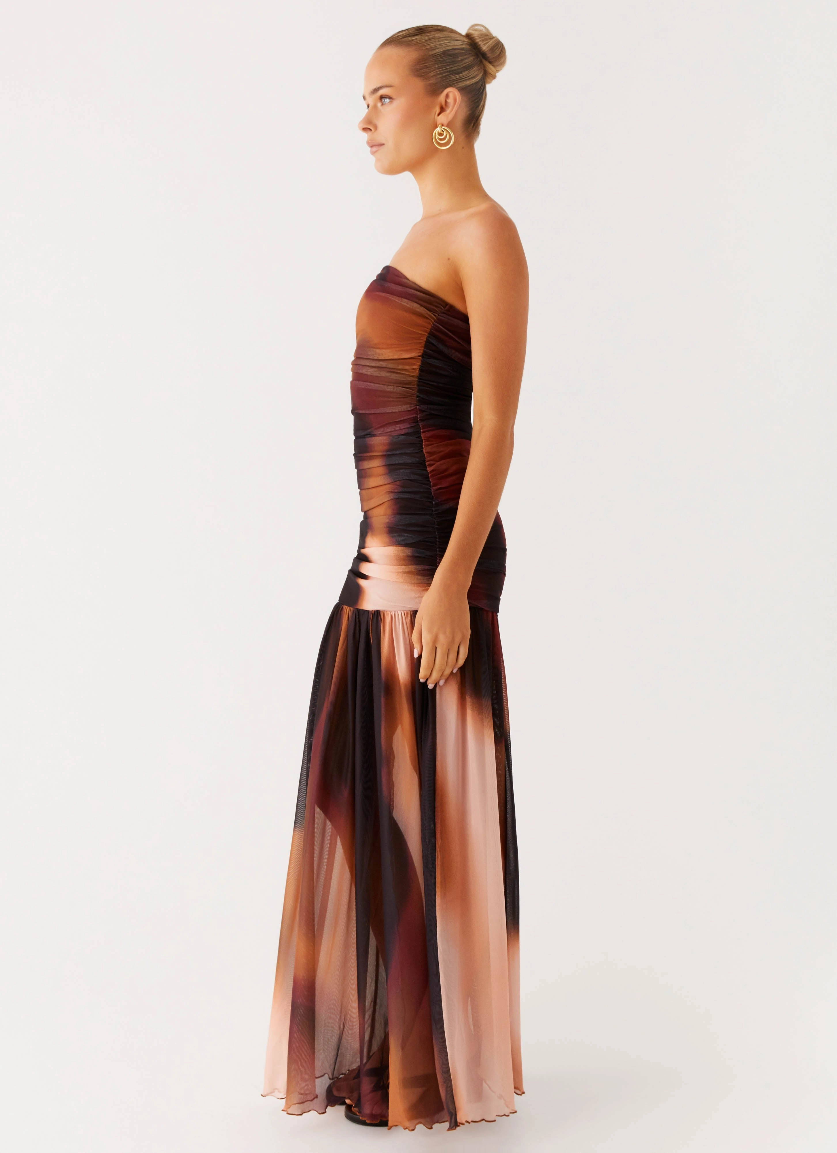 Savaya Maxi Dress - Black Gradient Chic And Comfortable