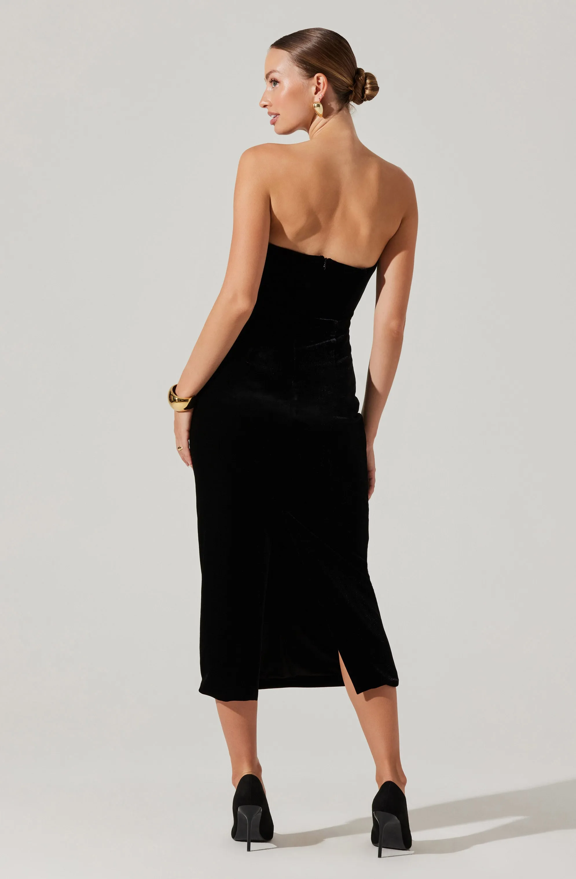 Arista Sweetheart Velvet Midi Dress in Black Stylish Touch Classy Look