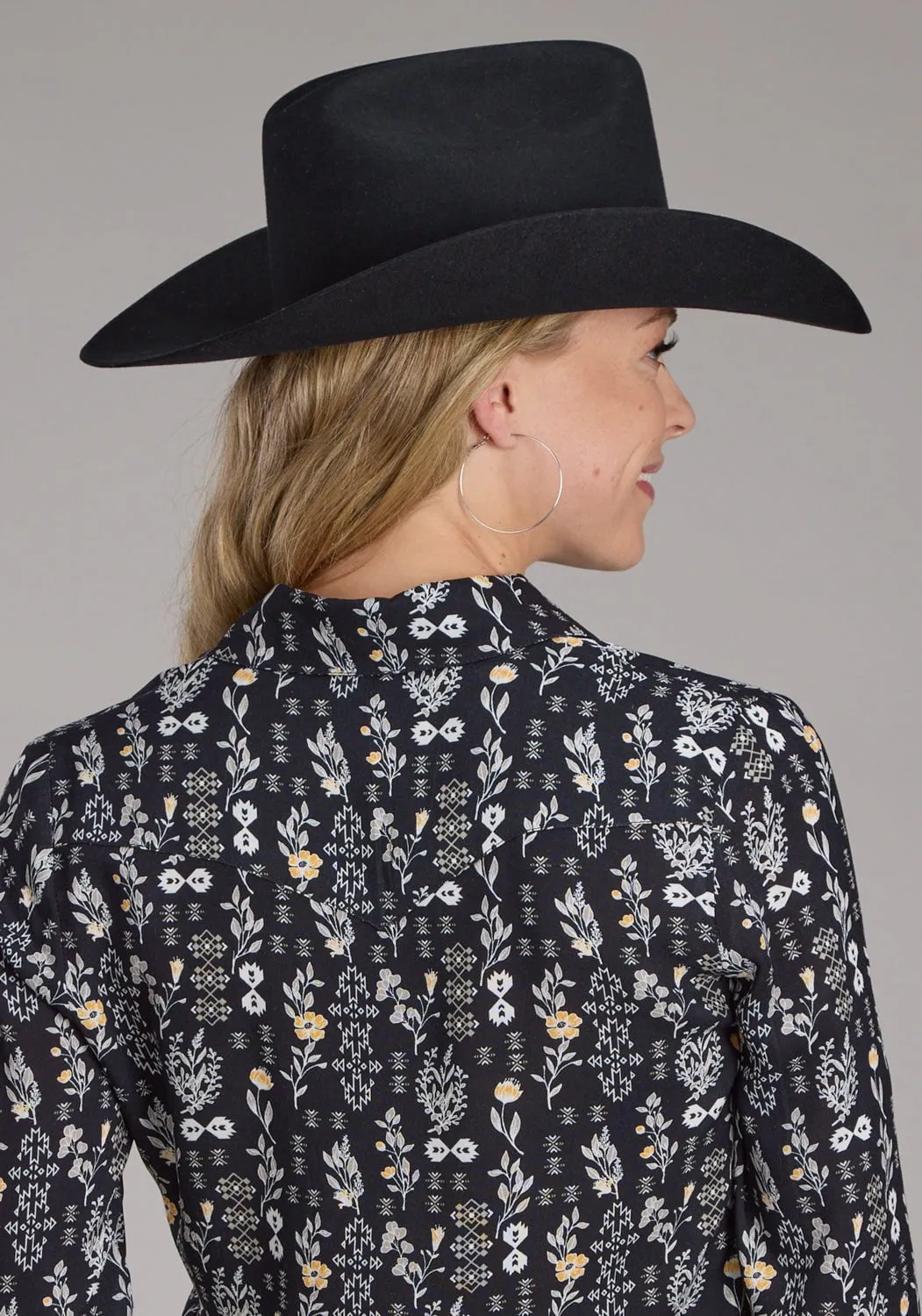 Simple Comfort High-Quality Fabric Roper Womens 2422 Floral Print Vintage Black 100% Rayon L/S Shirt