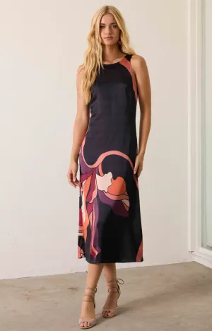Daylen Dress in African Paradise Fashionable Layering Daylen Dress in African Paradise Minimal Cut Classic Vibe