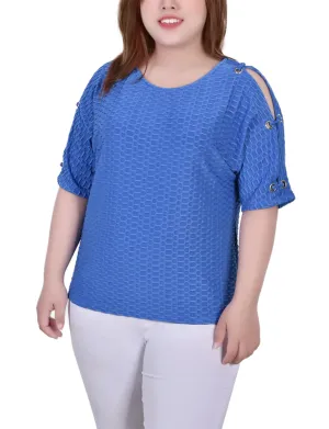 Fashion - friendly Plus Size Short Sleeve Honeycomb Textured Grommet Top everyday elegance Plus Size Short Sleeve Honeycomb Textured Grommet Top