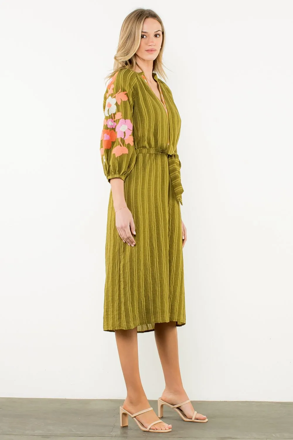 Neutral Form All-Day Comfort Wear Embroidered Puff Sleeve Maxi Dress in Green
