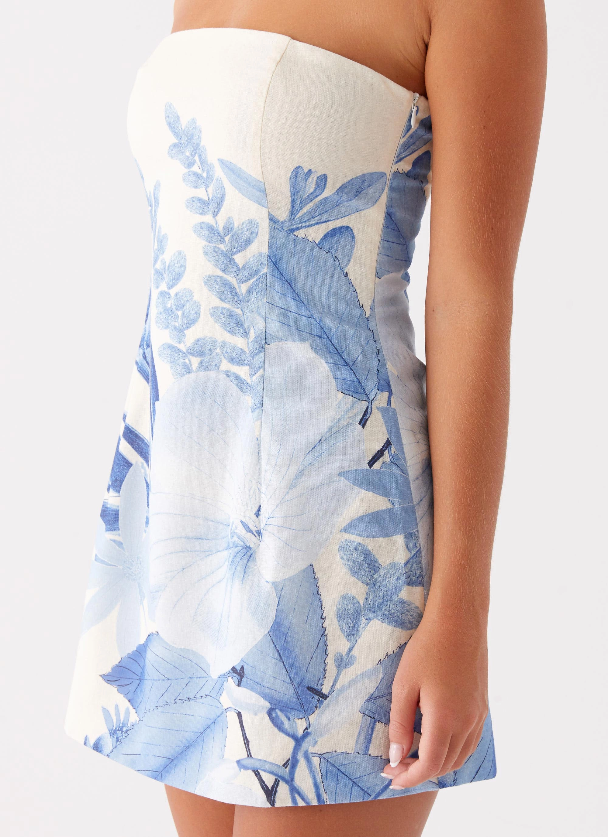 Fresh Outfit Denby Strapless Mini Dress - Blue Floral Print