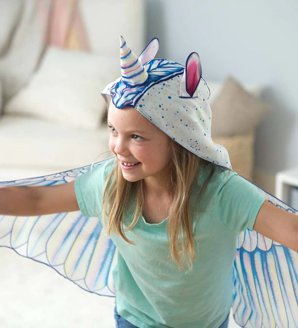 HOODED UNICORN WINGS RNBW