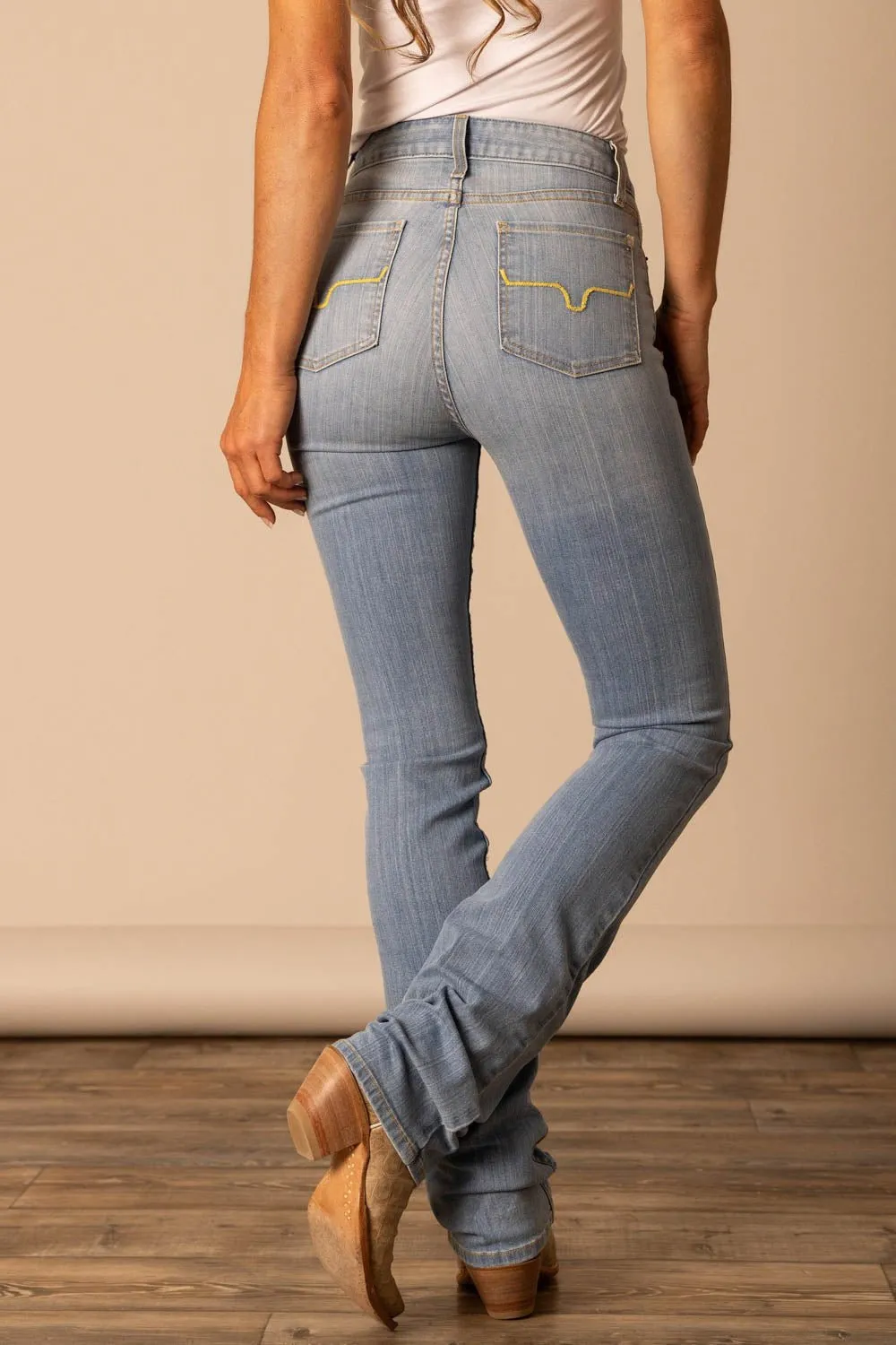 Adjustable Belt Loops Permanent Crease Retention Kimes Ranch Womens Sarah Light Wash Cotton Blend Jeans