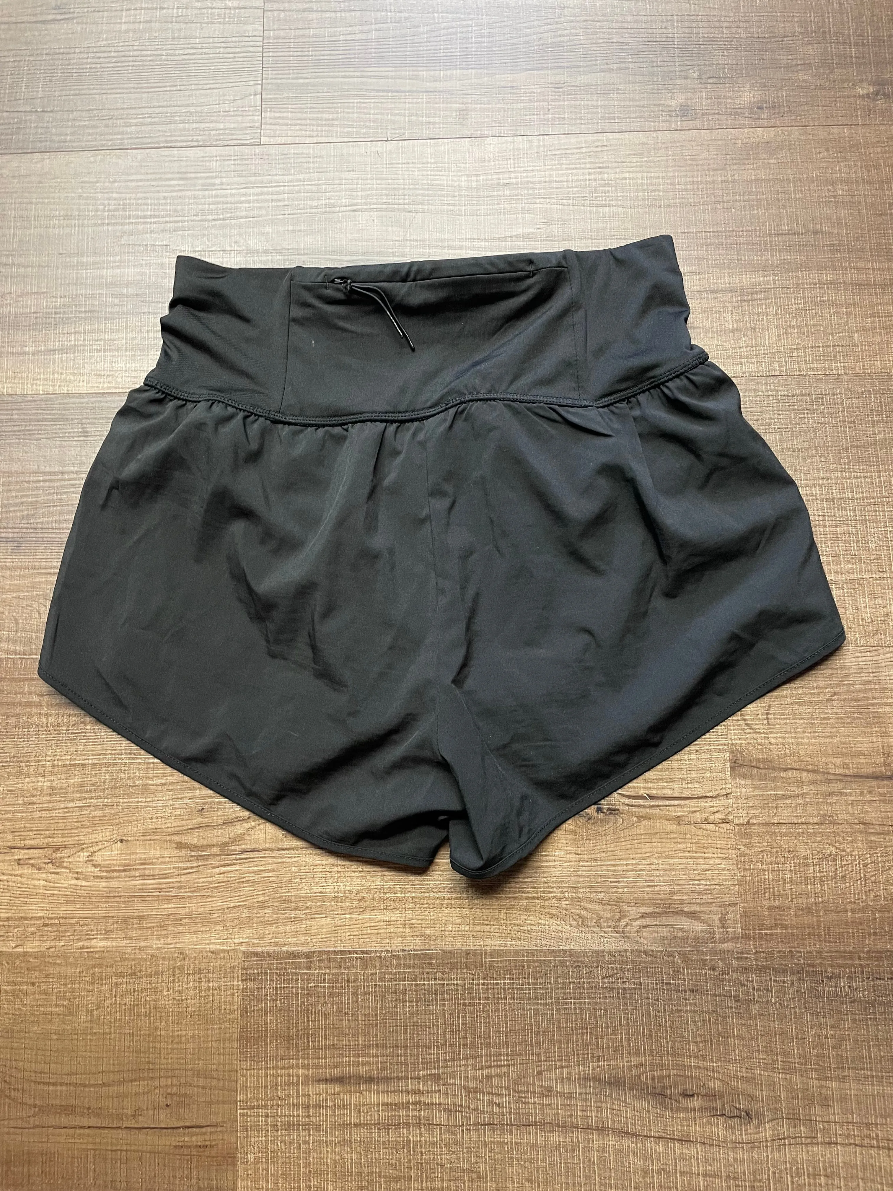 Love Tree Active Shorts (M)