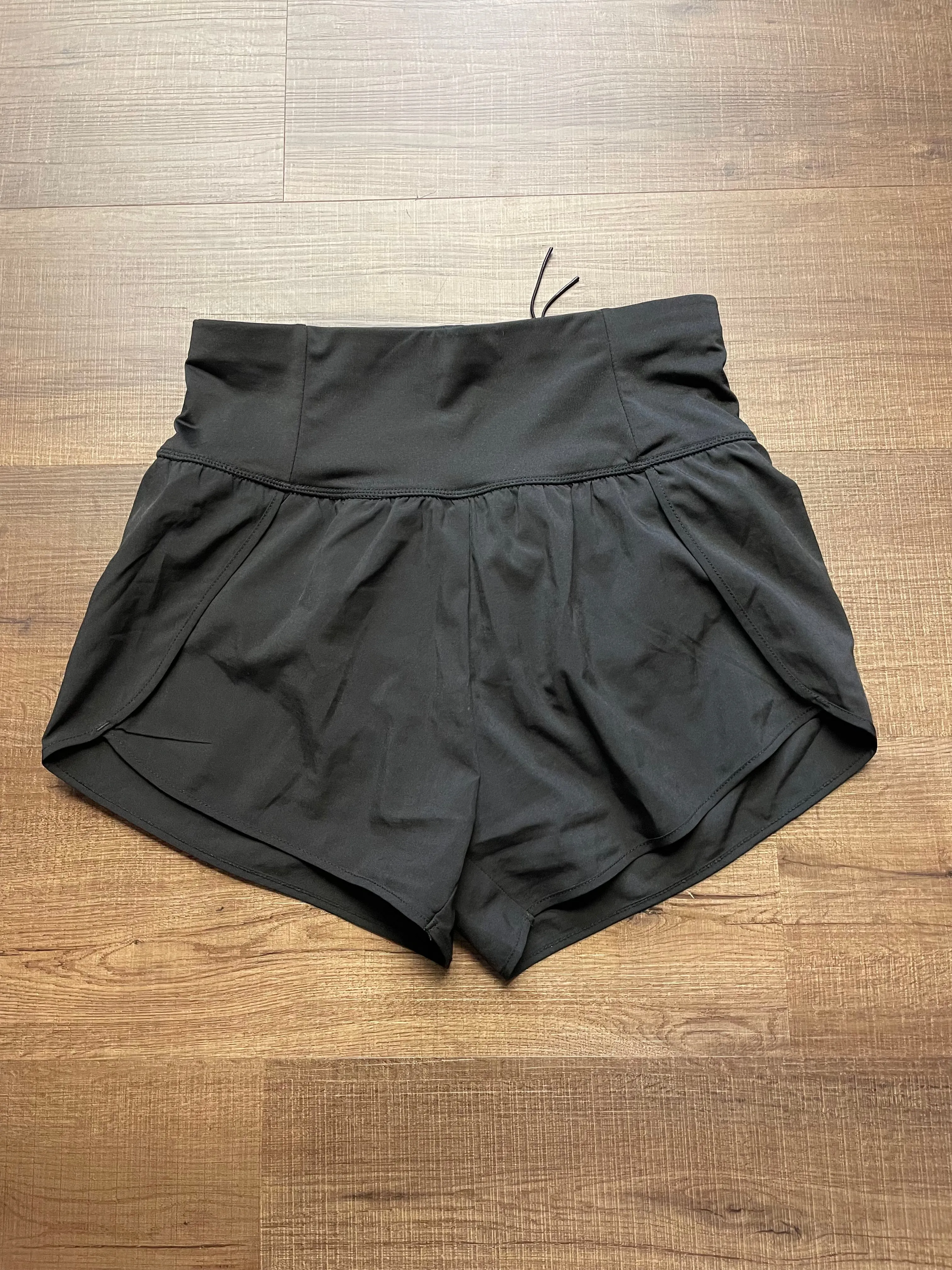 Love Tree Active Shorts (M)