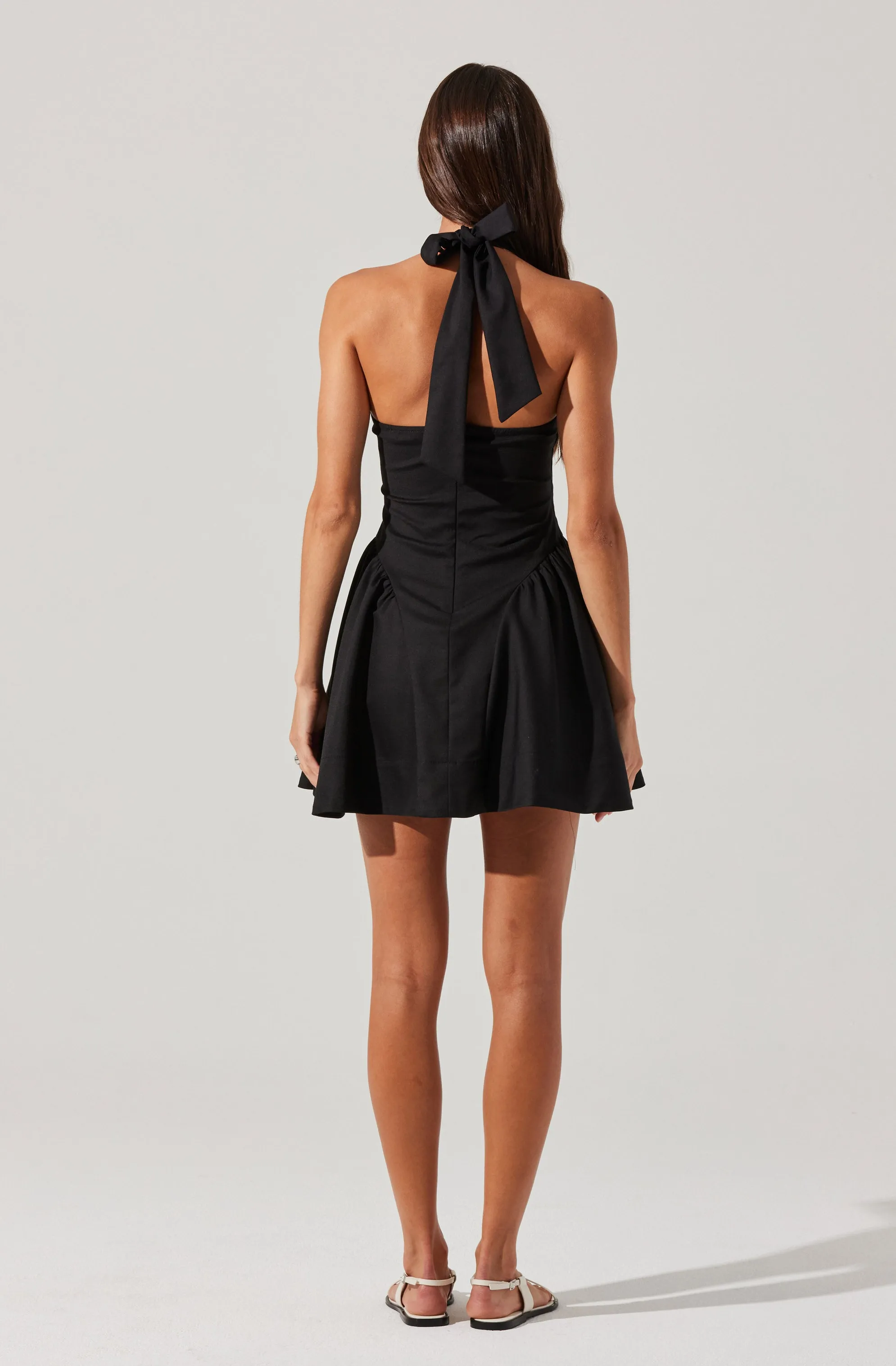 Modest Light Pure Lines Meana Dress in Black