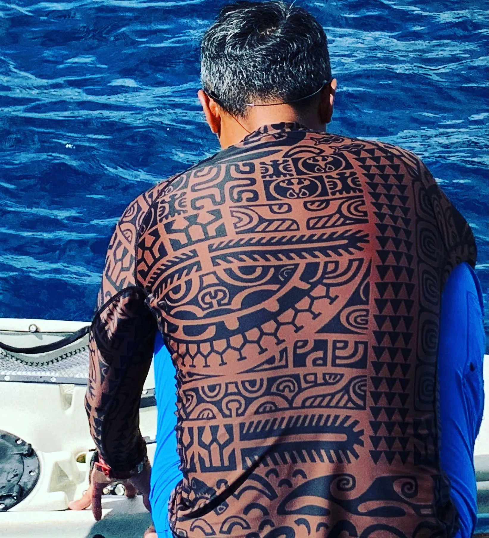 Men's Long-Sleeve Rash Guard ~ Matamua Print ~ Brown/Black