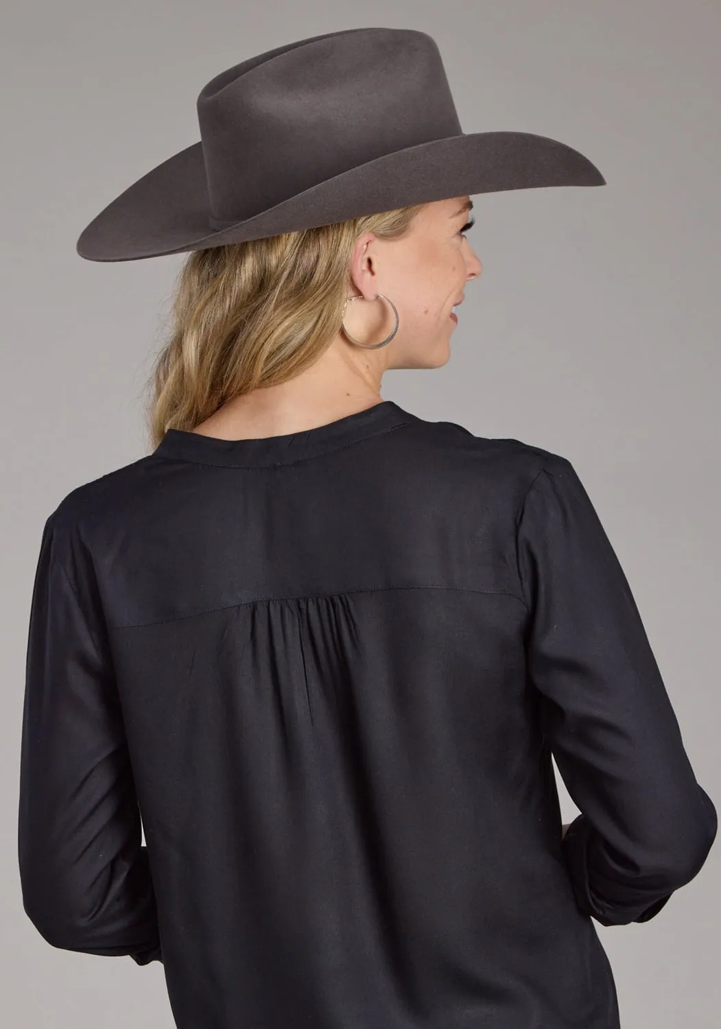 Breathable Material All-Ages Fit Roper Womens Vertical Floral Border Black 100% Cotton L/S Blouse