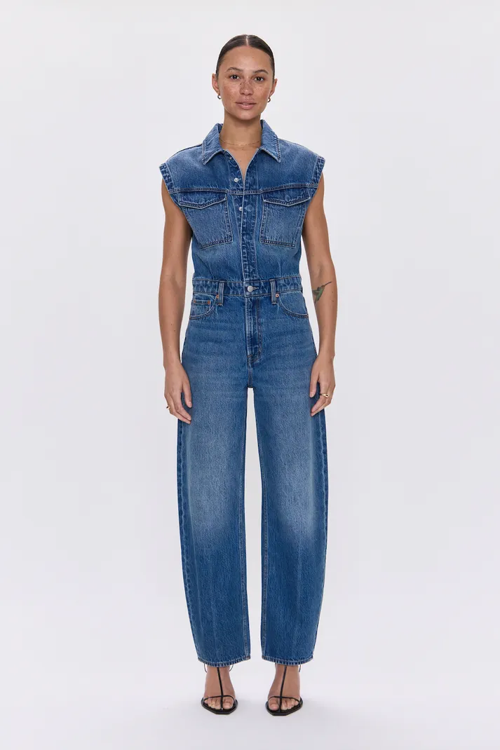 ACE JUMPSUIT Minimalist Elegance Form Focus
