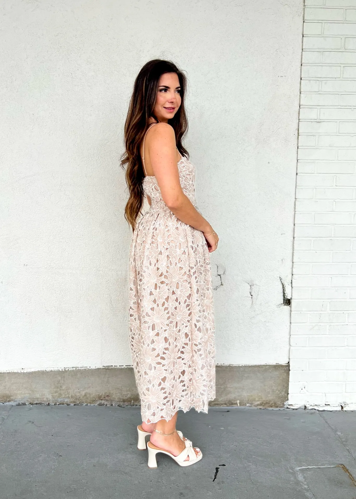 Sleek Texture MONA LACE MIDI DRESS