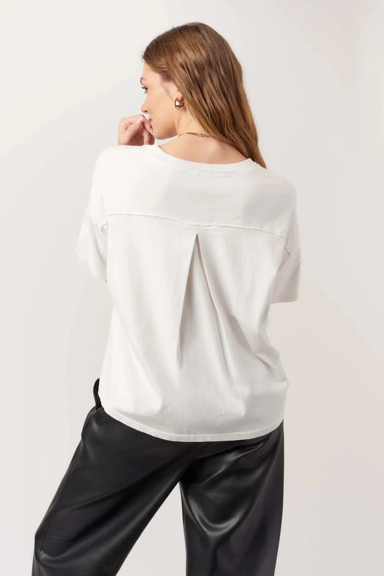 Suarez Boxy Tee - White Streetwear attitude