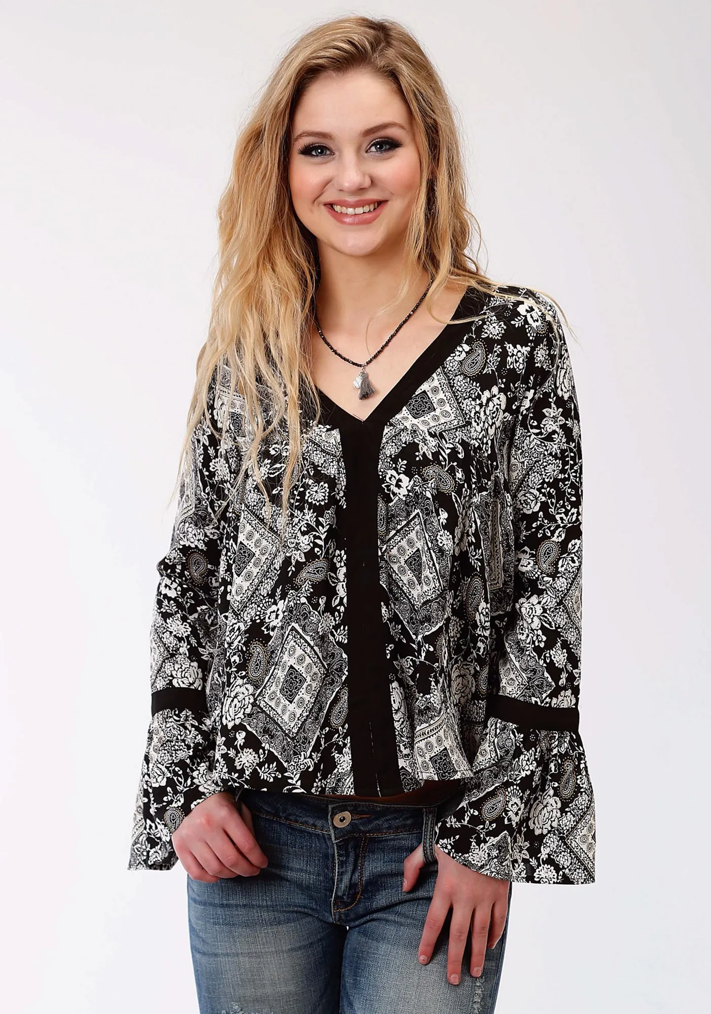 Odor Control Fabric Anti Static Finish Roper Poet Womens Black Rayon/Nylon Diamond Floral L/S Blouse