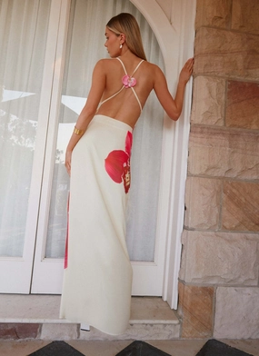 Perfect For Relaxing Island Girl Maxi Dress - Yellow Island Girl Maxi Dress - Yellow Subtle Lines Flare Swing