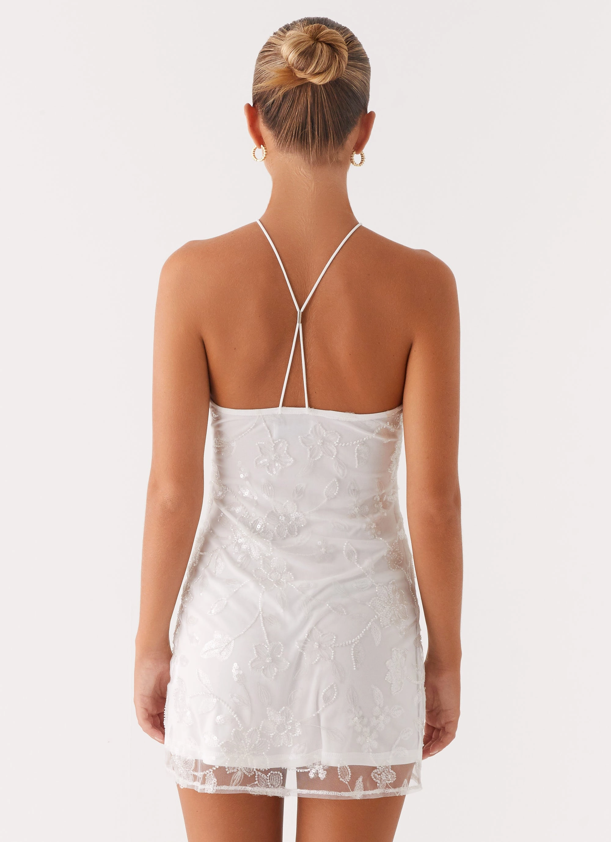Figure-Skimming Feminine Design Rumi Beaded Mini Dress - White