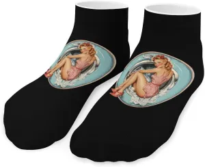 Pin-up-girl in Laundry Unisex Activewear Ankle Socks Lightweight Low Cut And No Show Socks