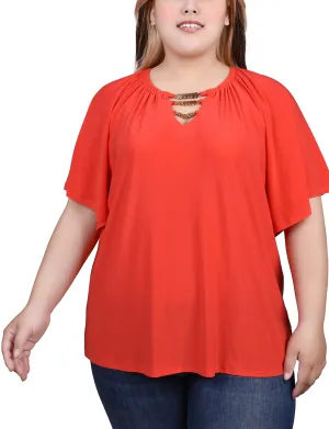Plus Size Raglan Sleeve Top With Chain Details High-Quality Fabric Lace Accent Plus Size Raglan Sleeve Top With Chain Details
