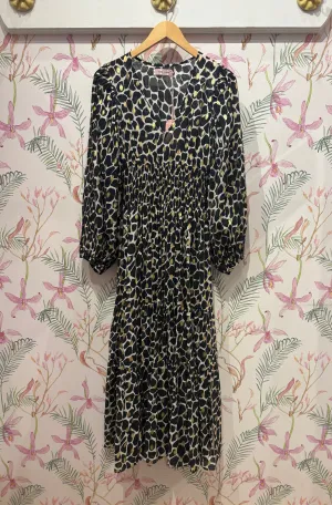 Pretty Goods Stepping Stones Whispers Dress in Black Cozy Silhouette Stepping Stones Whispers Dress in Black