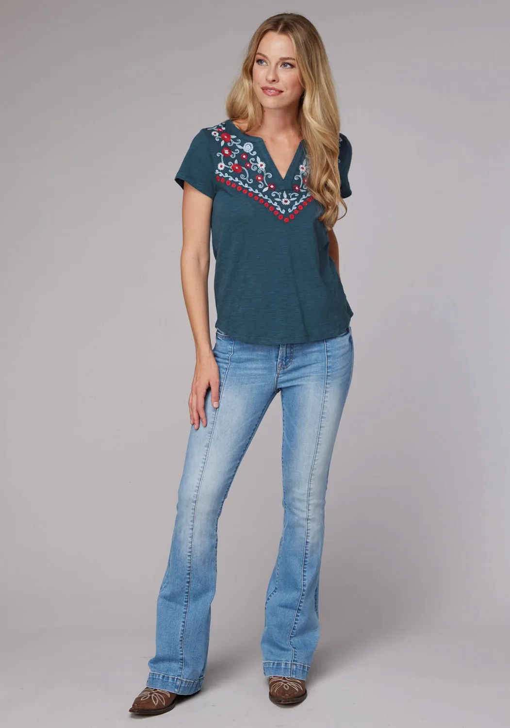 Work-to-Weekend Year-Round Wear Roper Womens Curved Floral Split V Blue 100% Cotton S/S T-Shirt