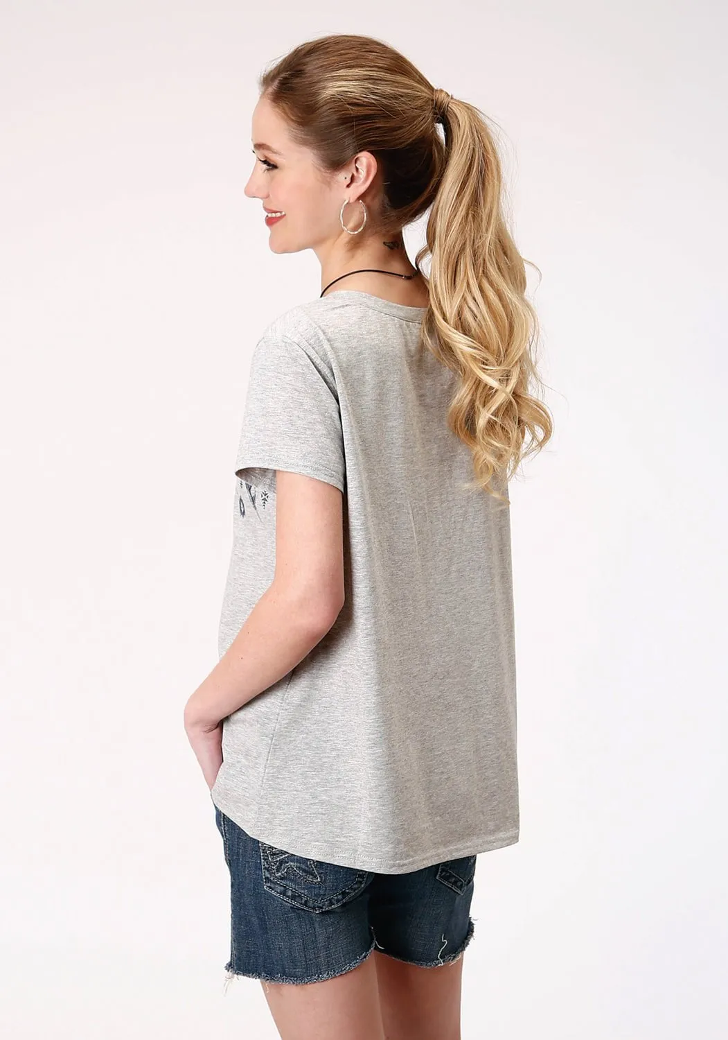 Subtle Print Roper Womens Grey Poly/Rayon Feathers S/S V-Neck T-Shirt