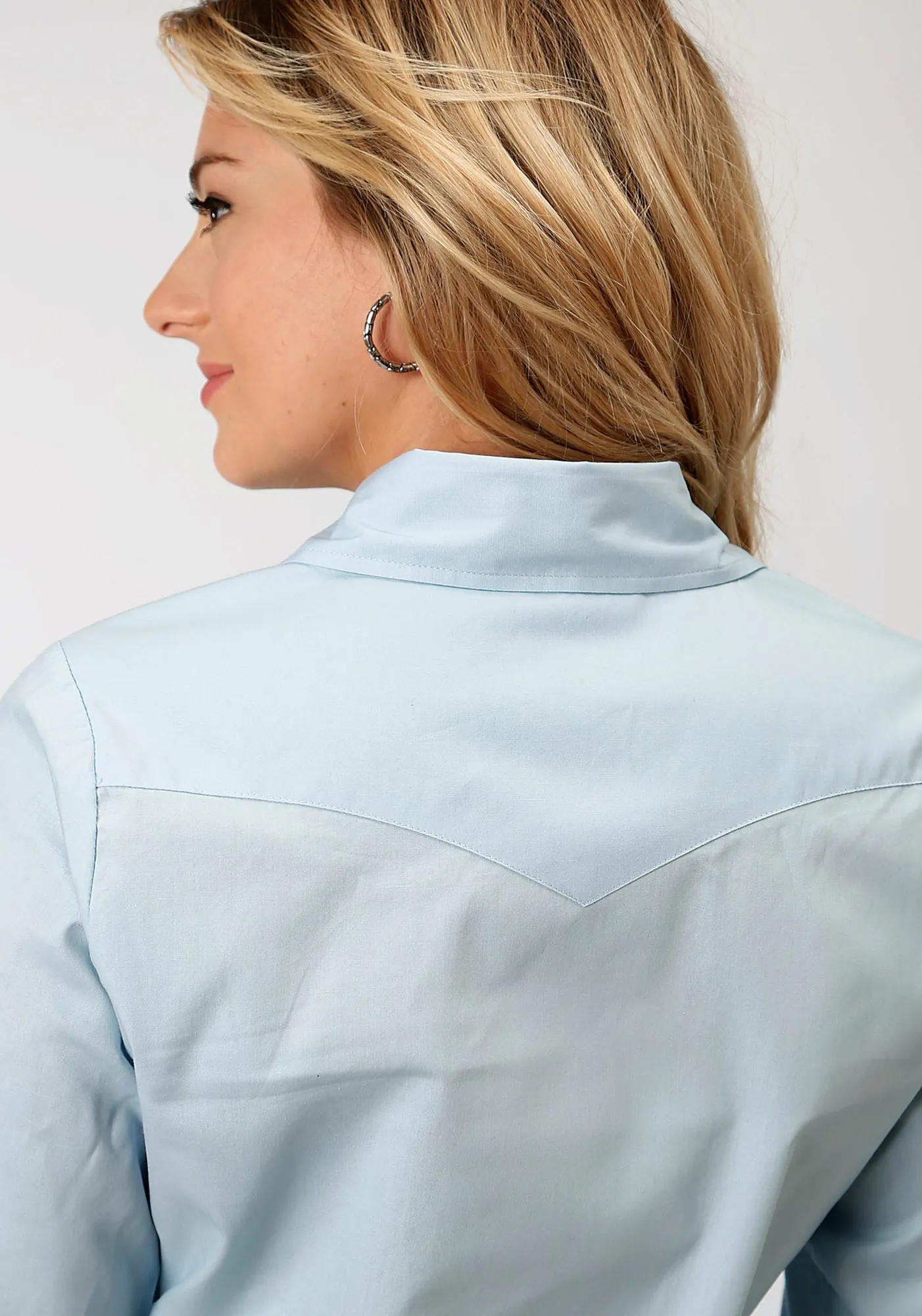 Roper Womens Light Blue 100% Cotton Poplin L/S Shirt On-the-Go Look Vibrant Fashion Lover