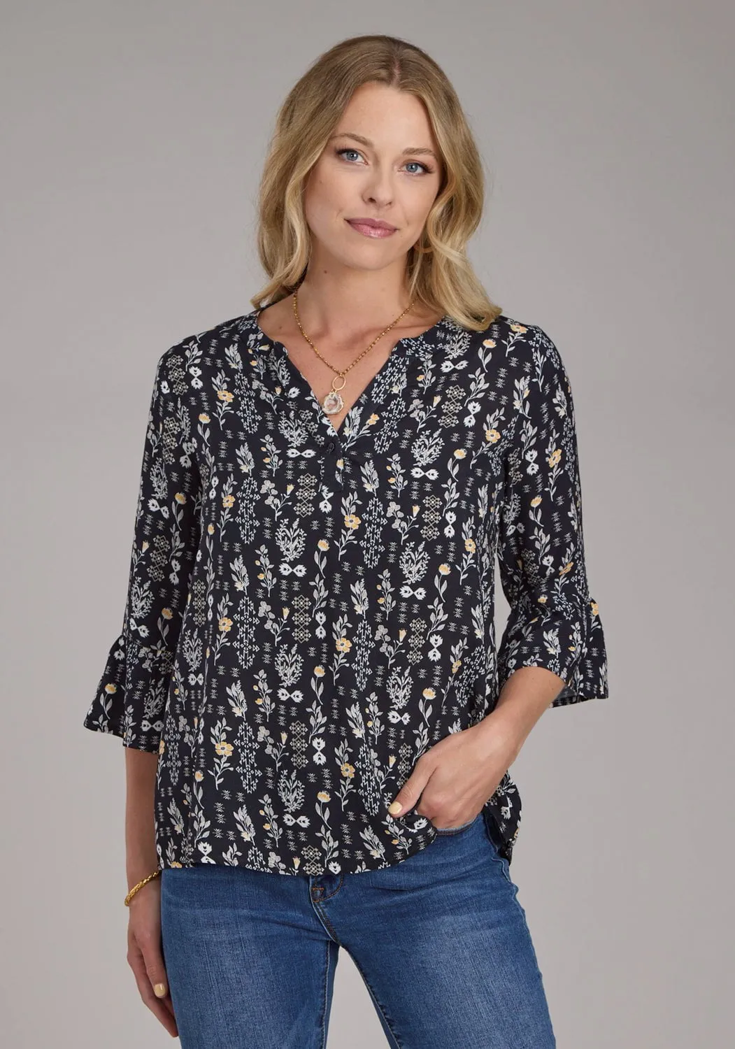 Stretchy Cloth Mix-And-Match Roper Womens Vintage Floral Print Black/White 100% Rayon S/S Tunic