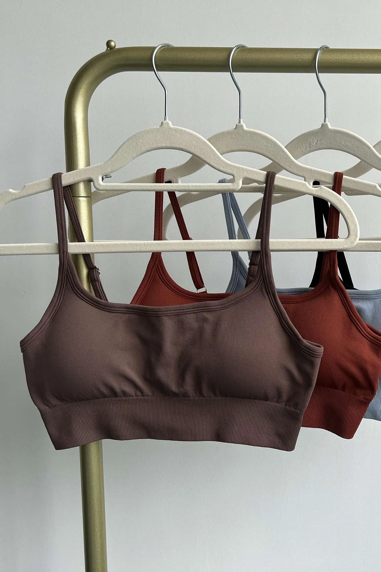 Seamless Scoop Neck Sports Bra