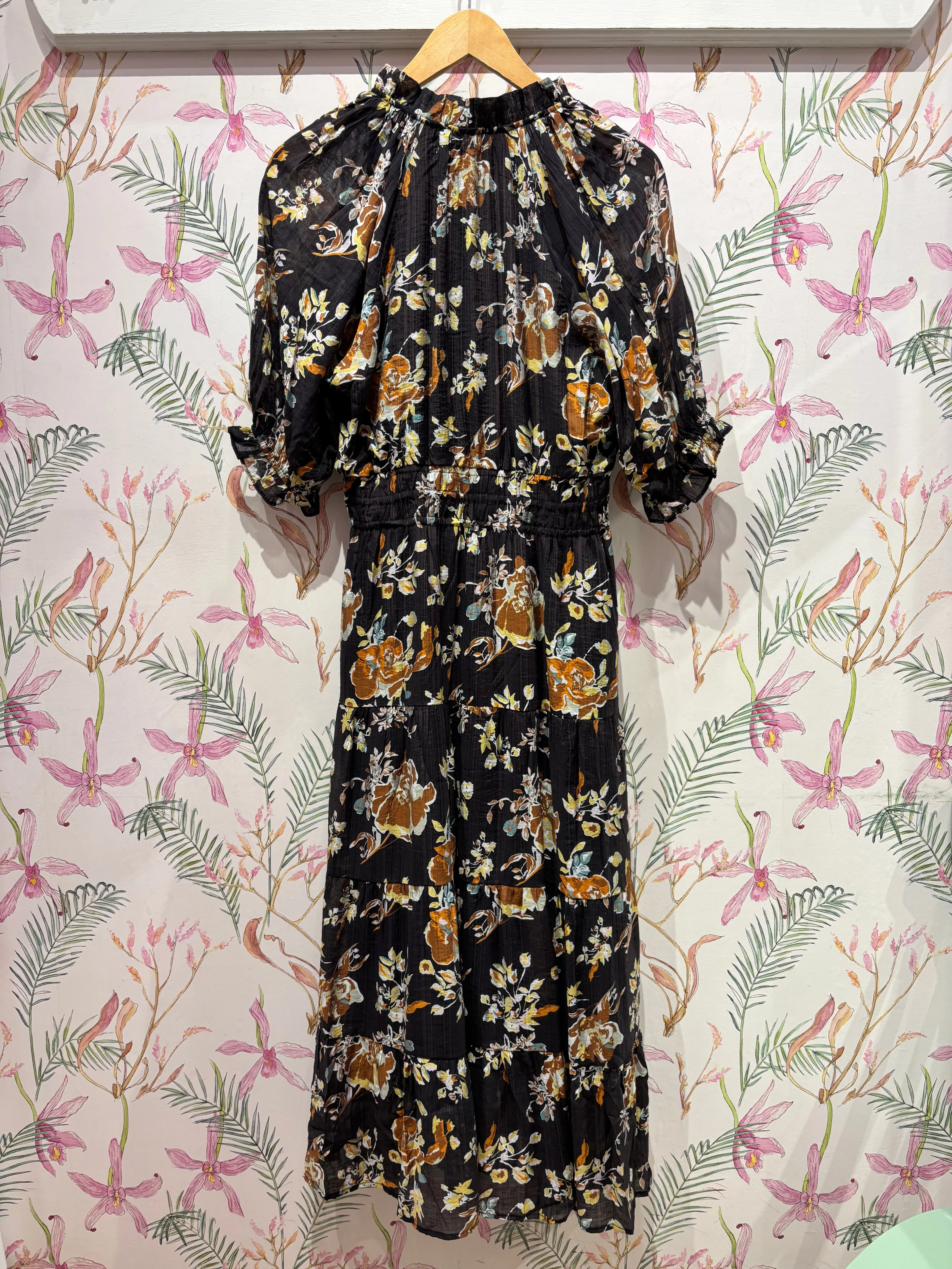 Smart Edge Sophisticated Cut Short Sleeve Floral Maxi Dress in Black