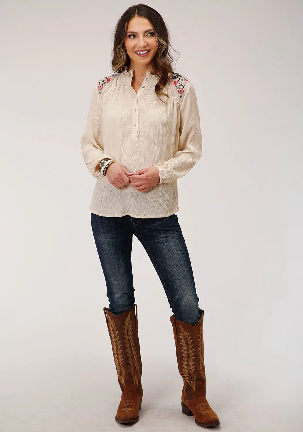 Roper Womens Cream Rayon/Nylon Crinkle L/S Blouse Mid Rise