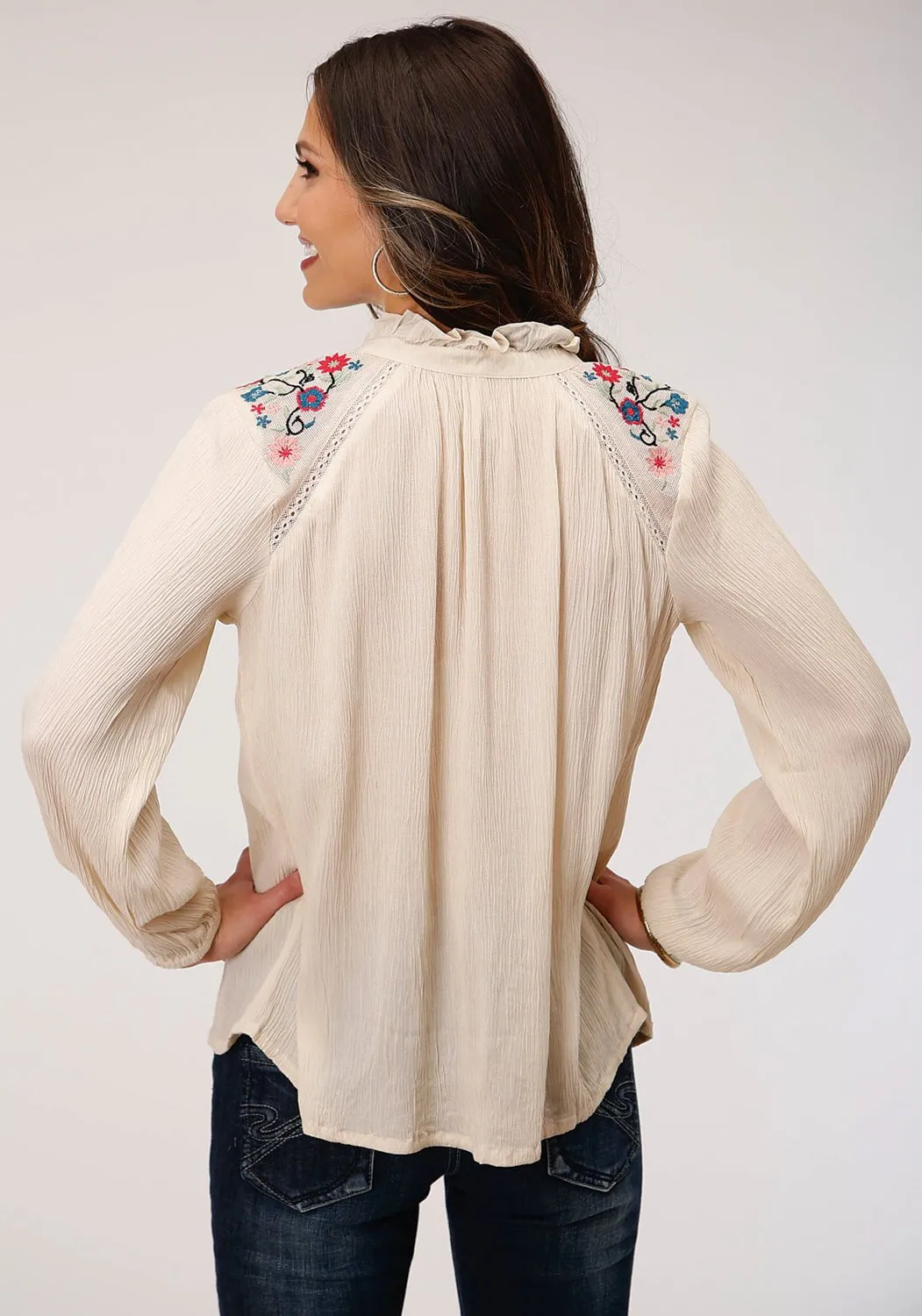 Relaxed Style Smart Casual Minimalist Style Minimalist Styling Roper Womens Cream Rayon/Nylon Crinkle L/S Blouse