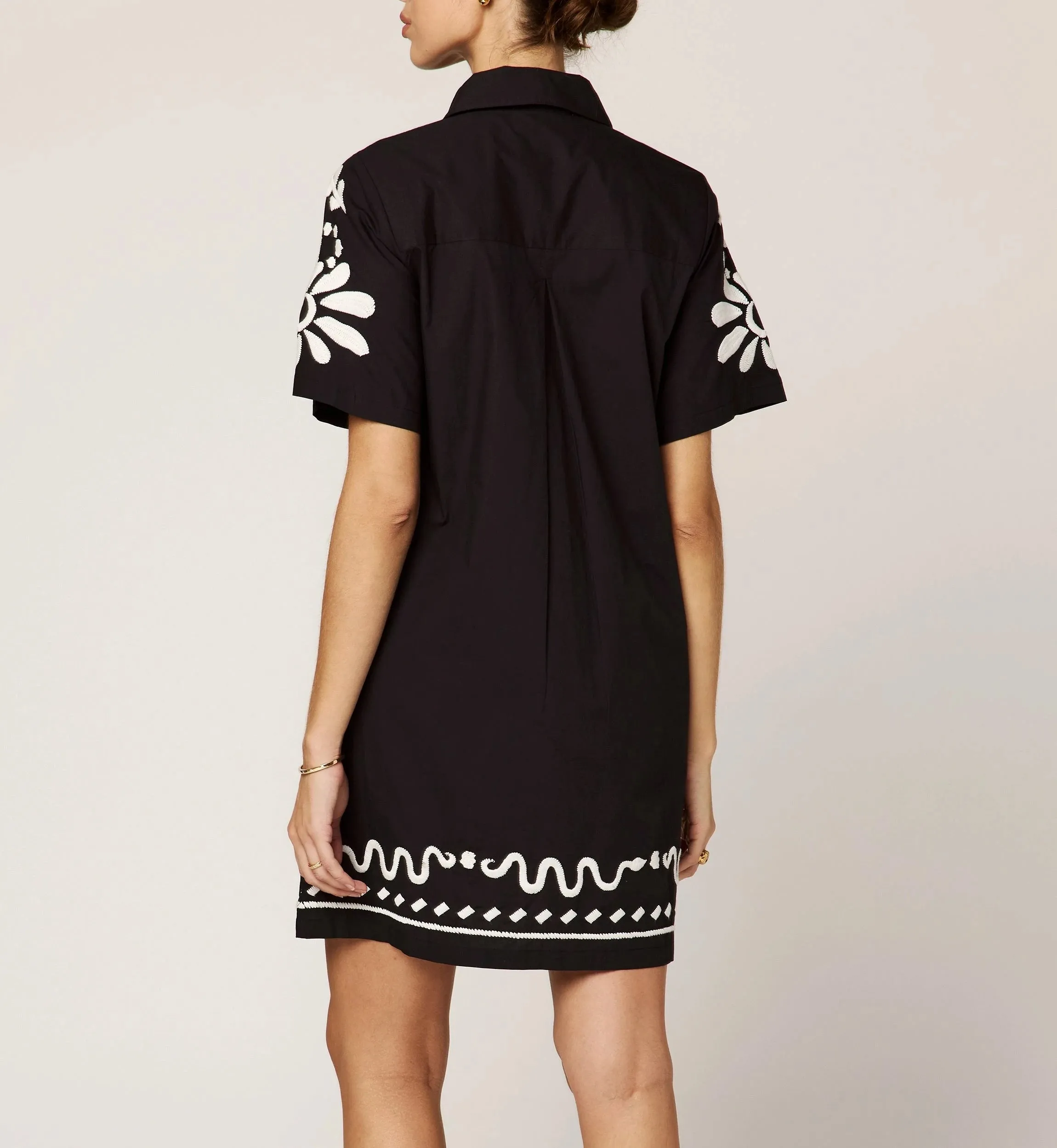 Riya Mini Dress | Black/Ivory Daytime Look
