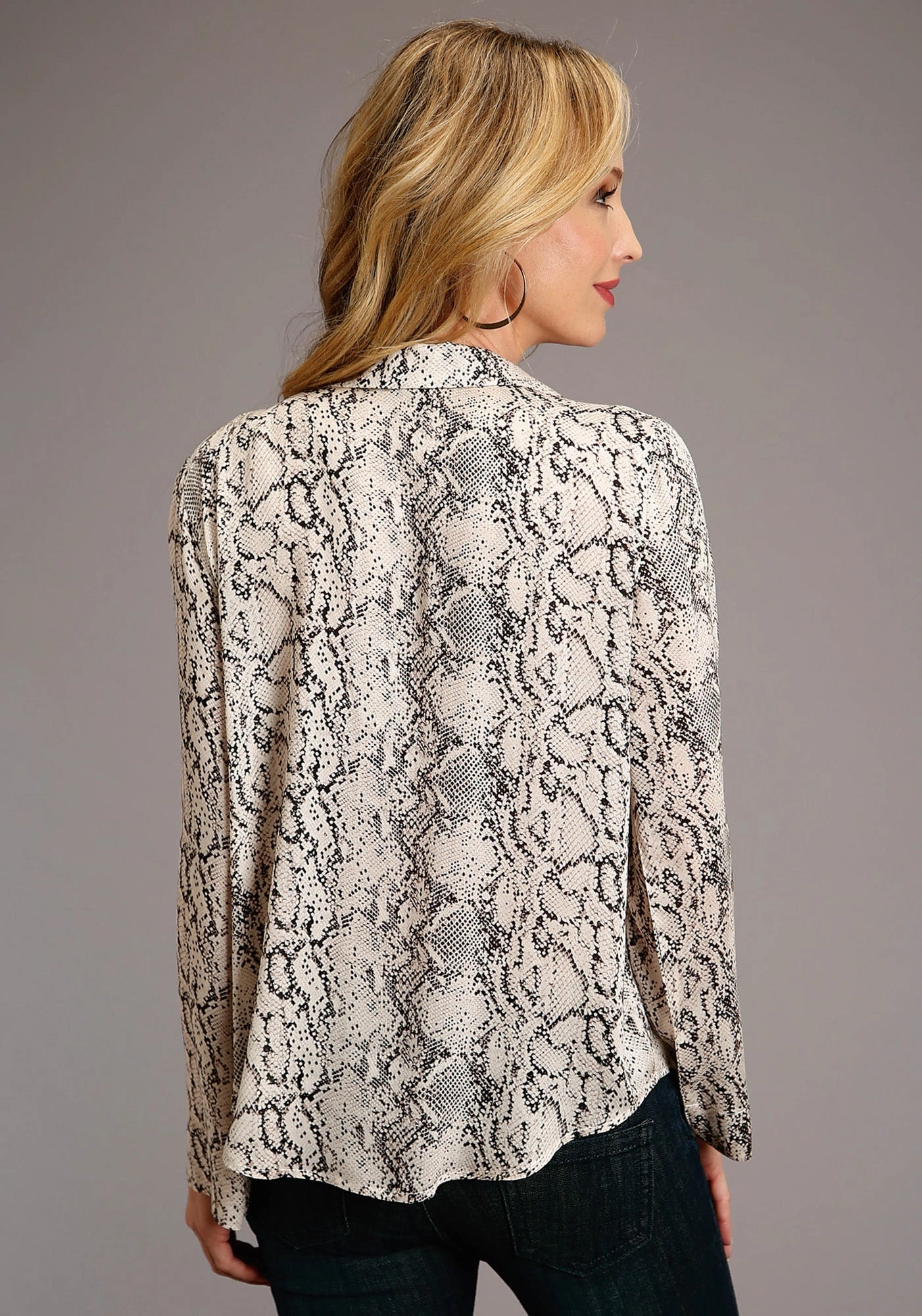 Stetson Womens Snake Skin Rayon/Nylon V-Neck L/S Blouse Professional Wear Weekend Warrior Tailored Style
