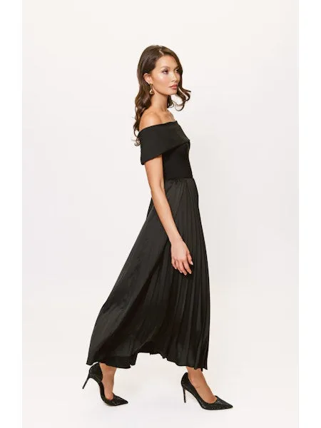 Smooth Texture Stockton Off the Shoulder Pleated Midi Dress in Black