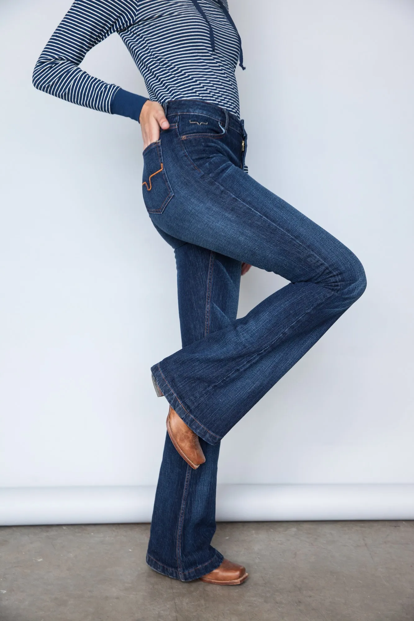 Fashion Lover Versatile Travel Ready Kimes Ranch Womens Jennifer Jeans Blue Cotton Blend Flare Leg