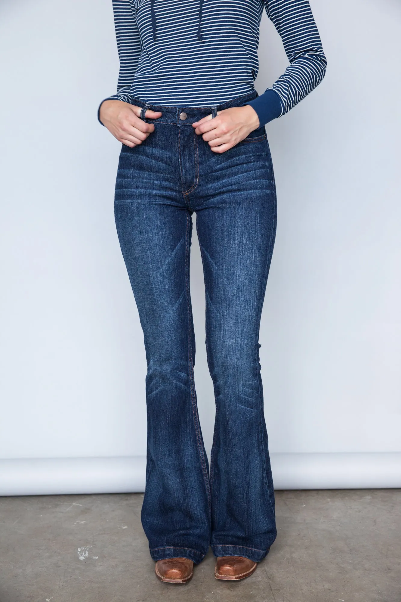Relaxed Fit Design Kimes Ranch Womens Jennifer Jeans Blue Cotton Blend Flare Leg