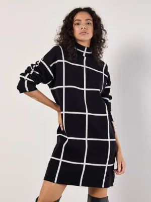 Windowpane Sweater Dress in Black Gothic look Windowpane Sweater Dress in Black Lightweight Fit